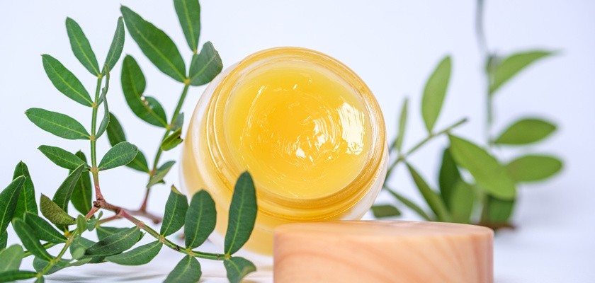 Lanolina w słoiczku.