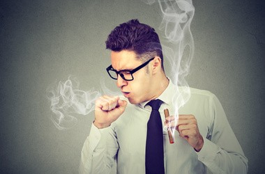 Kaszel palacza – jak rozpoznać, jak się go pozbyć