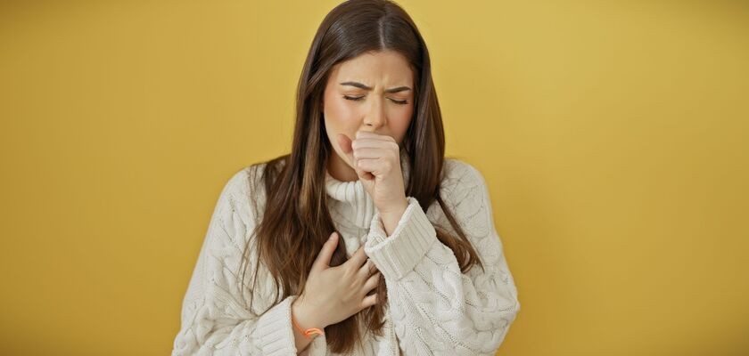 Suchy kaszel, przyczyny kaszlu, leczenie kaszlu, kaszel nocny, kaszel dzieci, kaszel dorosłych, podrażnienie gardła, suchy powietrze, nawilżacz powietrza, objawy kaszlu, kaszel alergiczny, kaszel wirusowy, suchy gardło, domowe sposoby