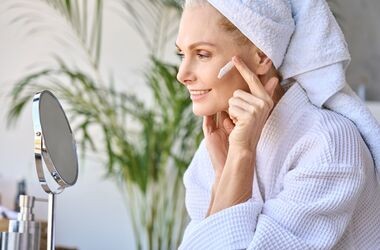 krem liftingujący po 40, pielęgnacja przeciwzmarszczkowa, składniki kremów liftingujących, kwas hialuronowy w kremach, retinol w kosmetykach