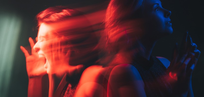 Kobieta z chorobą afektywną dwubiegunową.