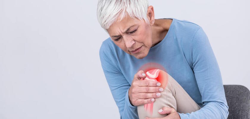 Kobieta z chorobą zwyrodnieniową stawów