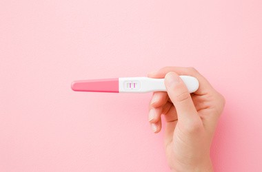 Kiedy wykonać test ciążowy? Jak go wykonać?