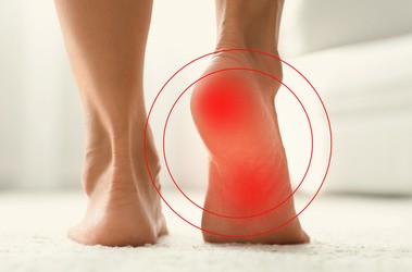 ból stóp od spodu podczas chodzenia zaznaczone na czerwono