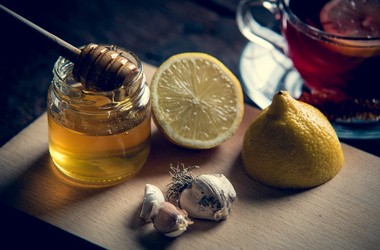 domowe sposoby na przeziebienie - czosnek i sok z cytryny