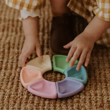 Jellystone Designs, silikonowe puzzle sensoryczne dla niemowlaka, pastelowe kółko, 6 szt.