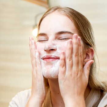 Iossi Szałwia hiszpańska, delikatny prebiotyczny żel do mycia twarzy, 200 ml