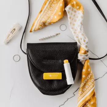 BasicLab Famillias, nawilżająca pomadka do ust, 4 g