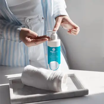 BasicLab Micellis, Nawilżający żel oczyszczający do skóry suchej i wrażliwej, 300 ml