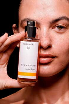 Dr.Hauschka, tonik odświeżający do twarzy, 100 ml