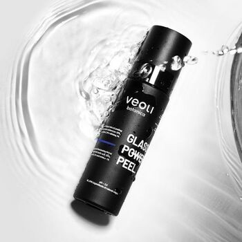 Veoli Botanica Glass Skin Power Peel, nawilżająco-rozświetlający peeling do twarzy z kwasem mlekowym, traneksamowym i ektoiną, 30 ml