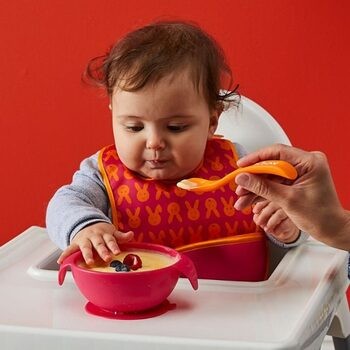 B.box Silikonowa miseczka z przyssawką i łyżeczką dla niemowlaka i dziecka, Strawberry Shake, 6 m+, 1 zestaw