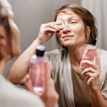 Iossi Piwonia, nawilżająco-wygładzający płyn micelarny, 200 ml