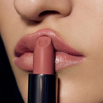 Madara Satin Shine Lipstick, pomadka do ust w sztyfcie, Flattery 501, 3,8 g