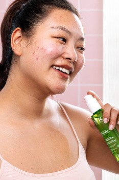 SVR Sebiaclear, spray do ciała redukujący niedoskonałości,150ml