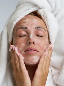 Swederm Face Cleanser, oczyszczająca pianka do twarzy z witaminą E, 150 ml