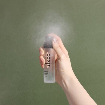 Coxir Brown Rice Niacinamide Peeling Mist, wielozadaniowa mgiełka o działaniu złuszczającym, 80 ml