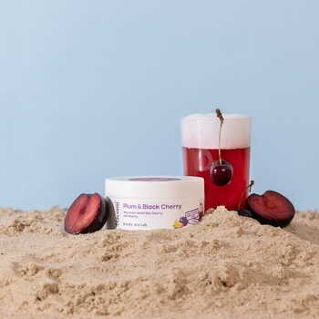 Nacomi, peeling do ciała o zapachu śliwki z czarną wiśnią, 100 ml