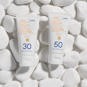 Korres Yoghurt, ochronny krem koloryzujący do twarzy SPF 50, 50 ml