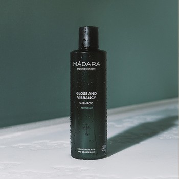 Madara Hair Care, Gloss and Vibrancy, szampon przywracający blask, 250 ml