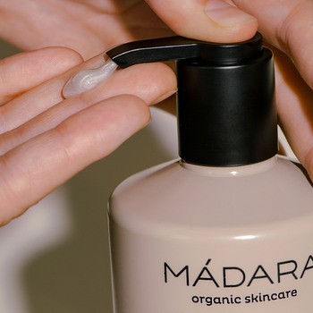 Madara Body Care, Bitter Honey, nawilżający żel pod prysznic, 500 ml