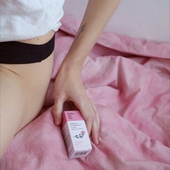 Make Me Bio Garden Roses, chłodzące serum pod oczy (roller), 10 ml